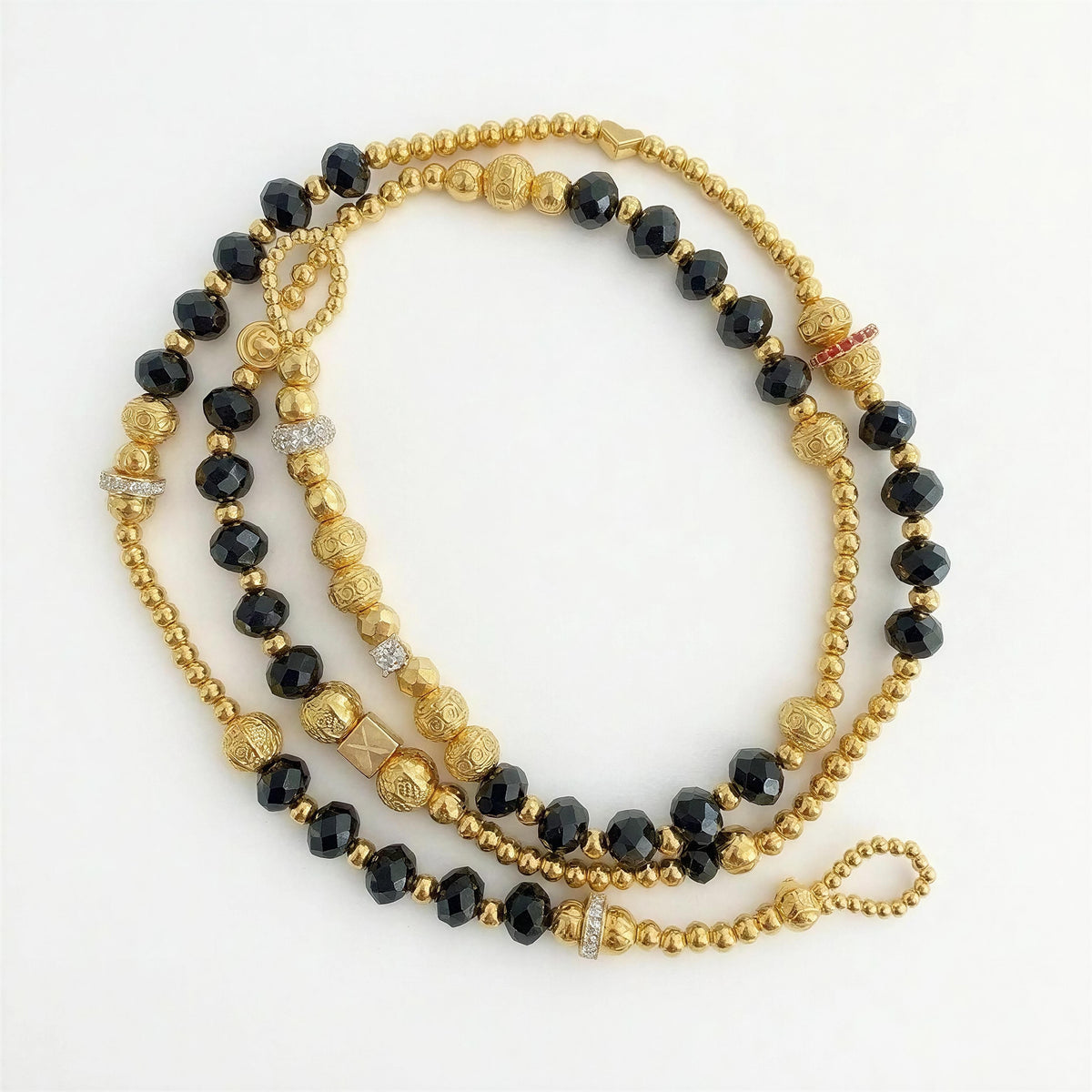 The Riviera Sunglass Chain - Noir Élégance featuring a luxurious blend of faceted black beads and intricately detailed gold beads with sparkling accents for a sophisticated touch.